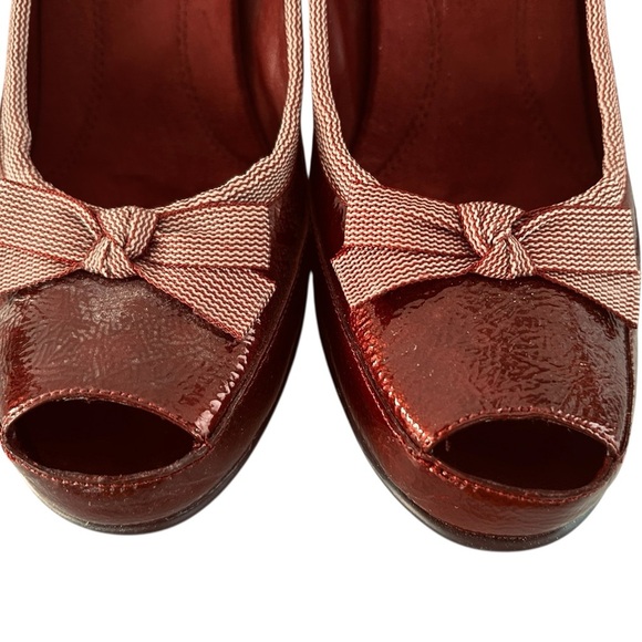 Aerosoles Elegant Burgundy Heels w/ peep toe and dectortave bow Sz 10 - Picture 5 of 11